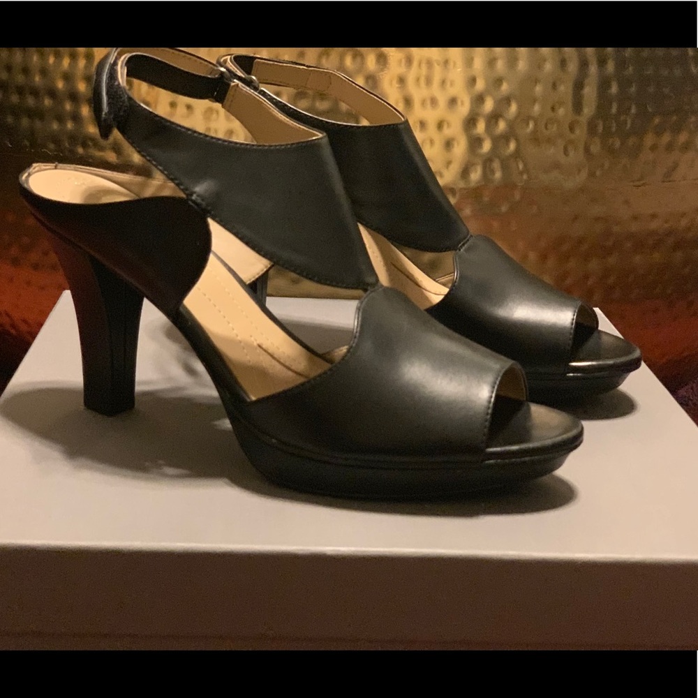 Naturalizer peep toe heels